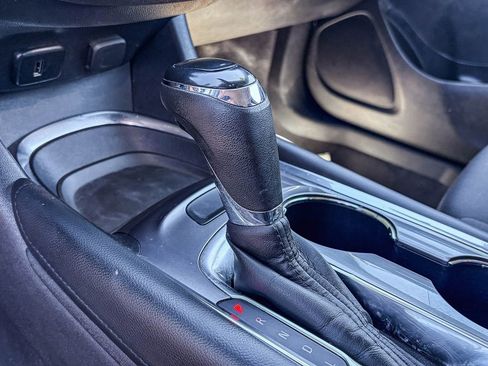 Used 2018 Chevrolet Malibu LT FWD image 40