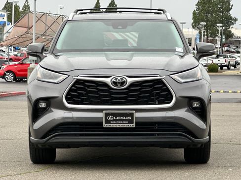Used 2023 Toyota Highlander XLE image 10