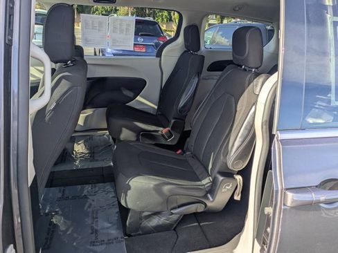 Used 2023 Chrysler Voyager LX image 15