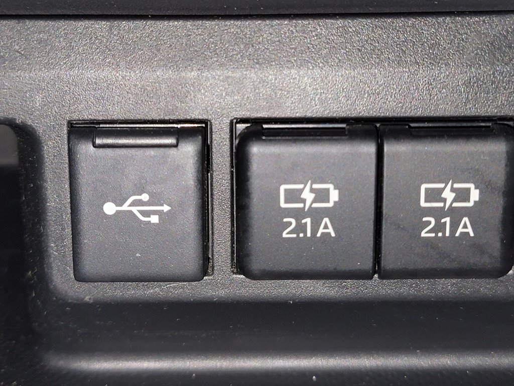Used 2021 Toyota Highlander Limited AWD/4WD image 28