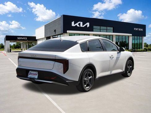 New 2026 Kia K4 FWD image 5
