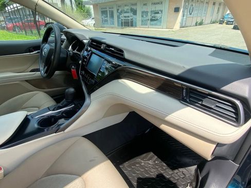 Used 2019 Toyota Camry LE image 13