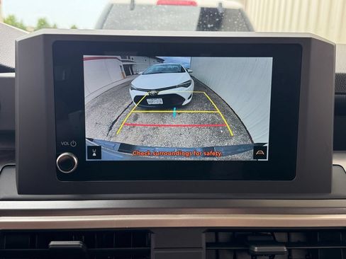 Certified 2025 Toyota Tacoma SR5 AWD/4WD image 22