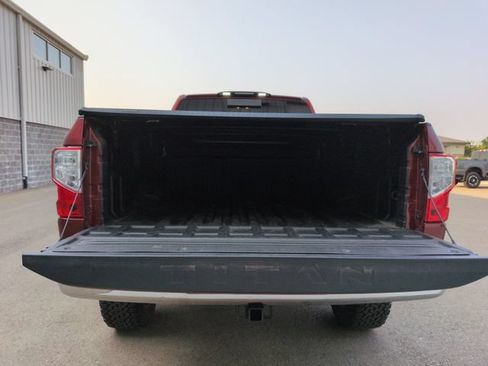 Used 2019 Nissan Titan SV AWD/4WD image 27