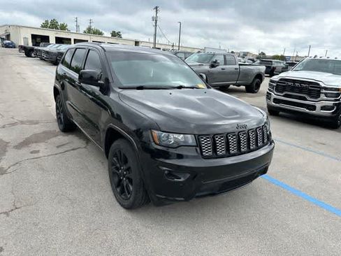Used 2019 Jeep Grand Cherokee Altitude AWD/4WD image 23