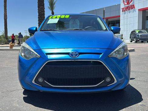 Used 2019 Toyota Yaris LE FWD image 2