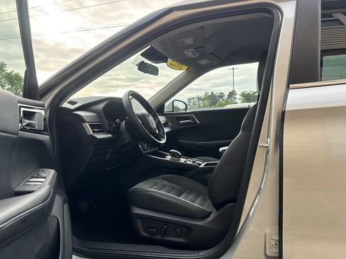 Used 2022 Mitsubishi Outlander SE AWD/4WD image 9