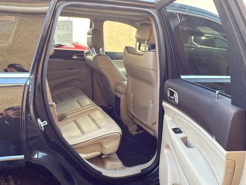 Used 2015 Jeep Grand Cherokee Overland w/ Advanced Technology Group AWD/4WD image 25