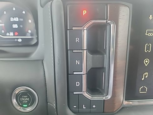 Used 2023 GMC Yukon Denali Ultimate AWD/4WD image 31