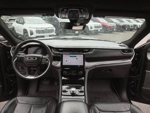 Used 2023 Jeep Grand Cherokee L Overland AWD/4WD image 18