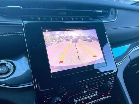 Used 2022 Jeep Grand Cherokee Altitude image 13