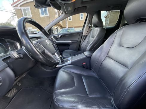 Used 2015 Volvo XC60 T6 w/ Proximity Package image 16