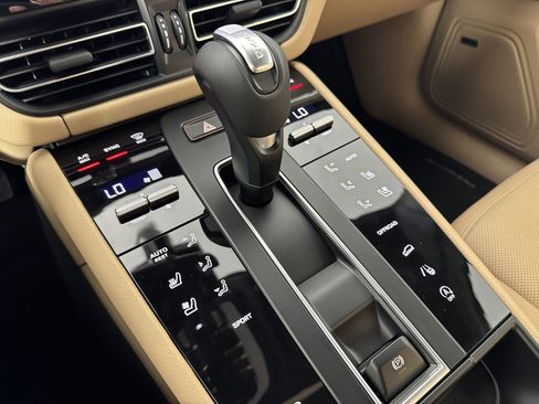 Certified 2025 Porsche Macan image 22