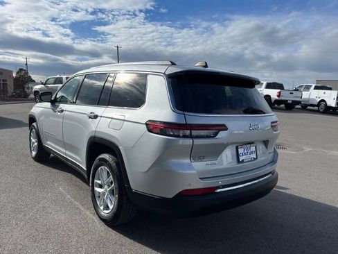 Used 2023 Jeep Grand Cherokee L Laredo image 9