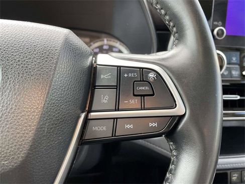 Used 2023 Toyota Highlander LE image 26