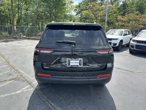 Used 2024 Jeep Grand Cherokee Limited w/ Black Appearance Package AWD/4WD image 8