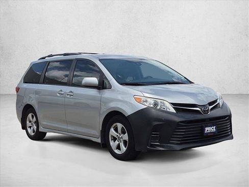 Used 2020 Toyota Sienna LE FWD image 3