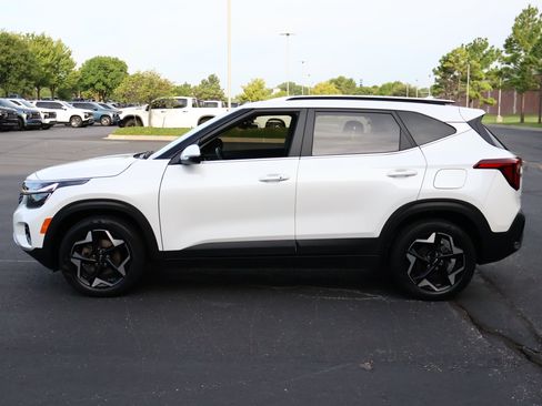 Used 2024 Kia Seltos EX FWD image 30