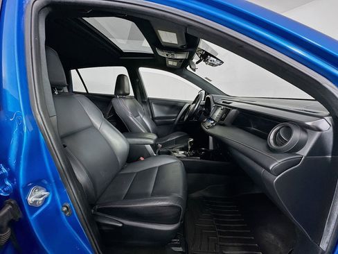 Used 2016 Toyota RAV4 SE w/ Advanced Technology Package image 28