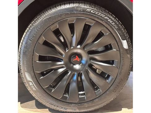 Used 2024 Tesla Model Y Long Range image 11