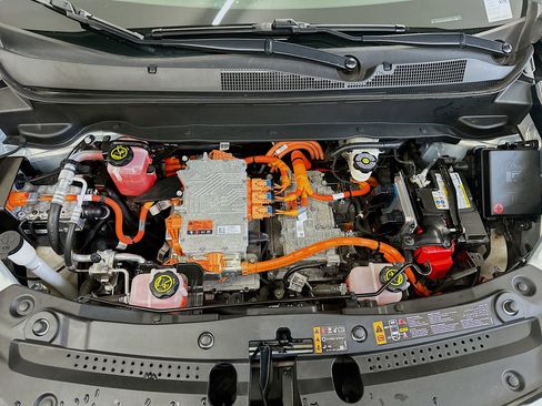 Used 2023 Chevrolet Bolt EUV Premier image 33