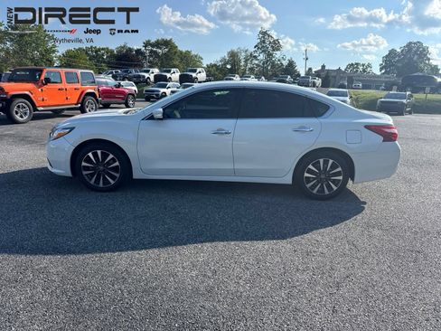 Used 2016 Nissan Altima 2.5 SL w/ Moonroof Package FWD image 2