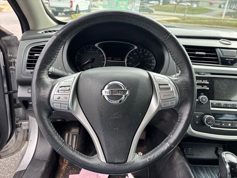 Used 2016 Nissan Altima 2.5 SL w/ Moonroof Package image 16