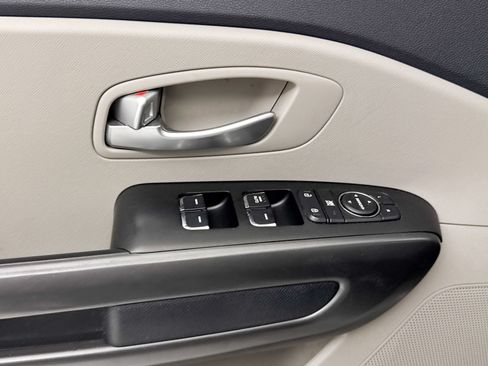 Used 2020 Kia Sedona EX FWD image 29