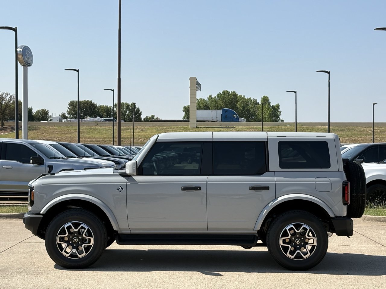 Used 2026 Ford Bronco Outer Banks AWD/4WD image 3