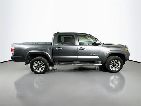 Used 2017 Toyota Tacoma Limited image 7
