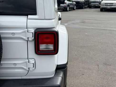 Used 2022 Jeep Wrangler Unlimited Sahara image 11