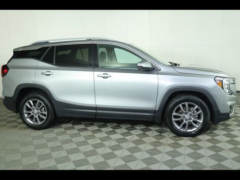 Used 2024 GMC Terrain SLT image 2