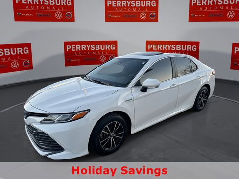 Used 2020 Toyota Camry LE image 1
