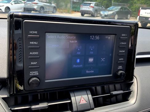 Used 2019 Toyota RAV4 LE FWD image 31