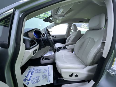 Used 2021 Chrysler Voyager Lxi image 16