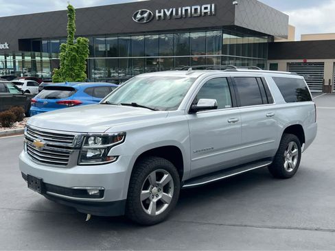 Used 2020 Chevrolet Suburban Premier AWD/4WD image 1