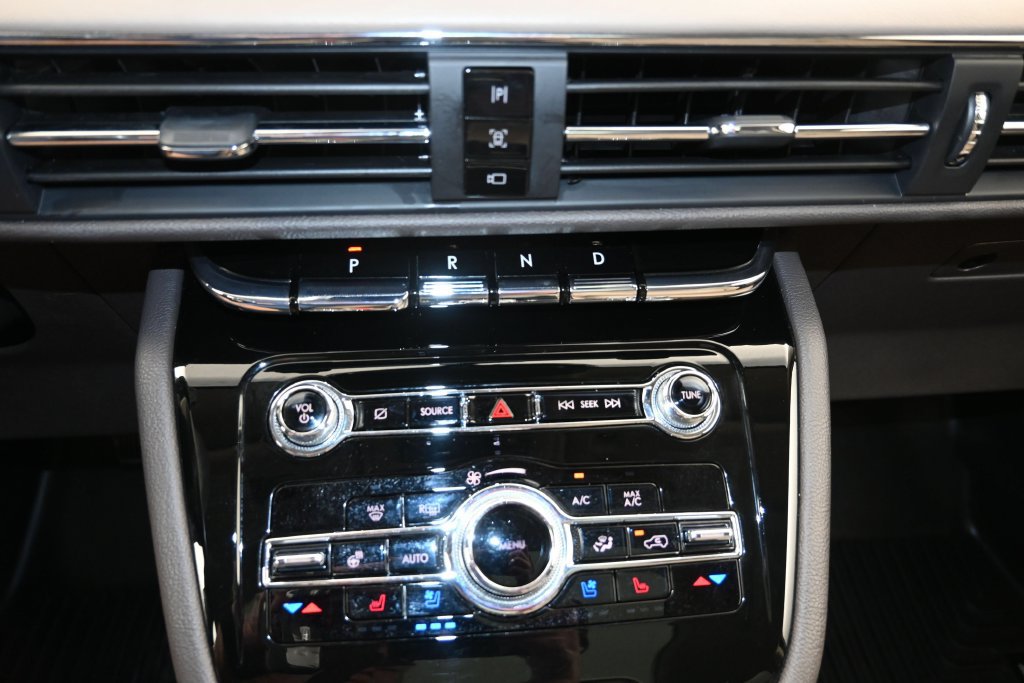 Used 2022 Lincoln Corsair Reserve w/ Equipment Group 201A FWD image 18
