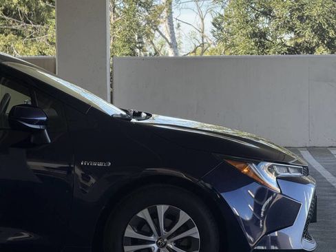 Used 2020 Toyota Corolla LE image 6