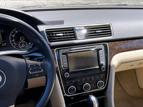 Used 2015 Volkswagen Passat TDI SEL Premium FWD image 5