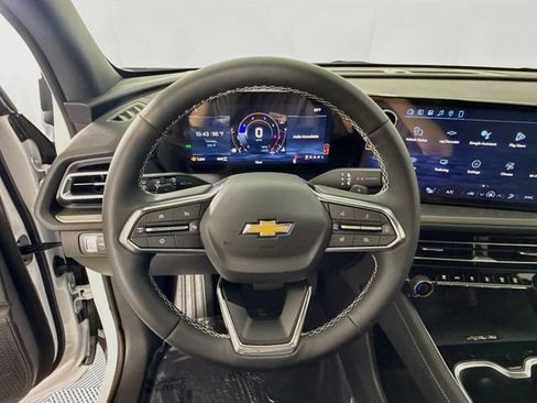 New 2026 Chevrolet Traverse LT w/ Driver Confidence Package AWD/4WD image 13