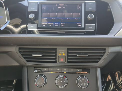 Certified 2024 Volkswagen Jetta Sport FWD image 20