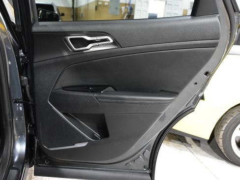 Used 2024 Kia Sportage EX image 39