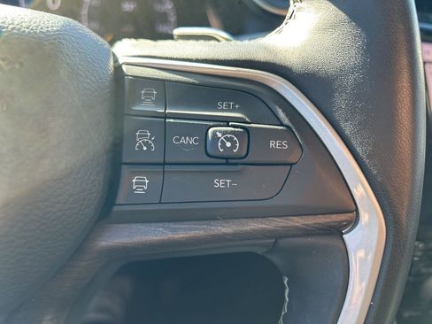 Used 2022 Jeep Grand Cherokee L Limited image 21