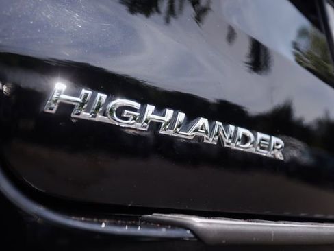 Used 2019 Toyota Highlander XLE AWD/4WD image 19