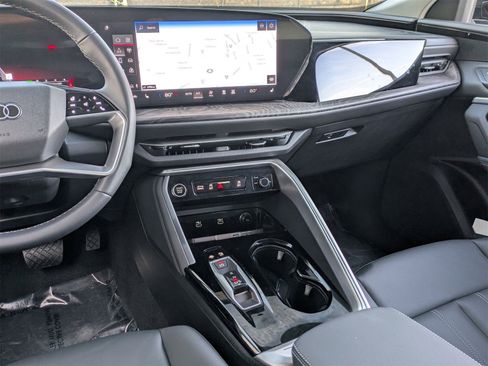 Used 2025 Audi Q5 Premium w/ Convenience Package image 9