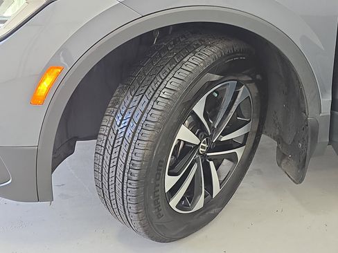 Certified 2024 Volkswagen Tiguan S image 32