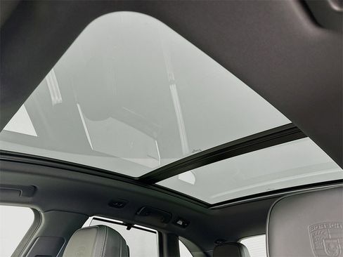 New 2026 Porsche Macan S image 25