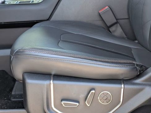 Used 2019 Ford Expedition Platinum image 17