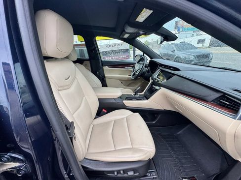 Used 2017 Cadillac XT5 Luxury w/ Driver Awareness Package FWD image 21