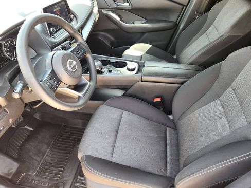 Used 2024 Nissan Rogue SV AWD/4WD image 13